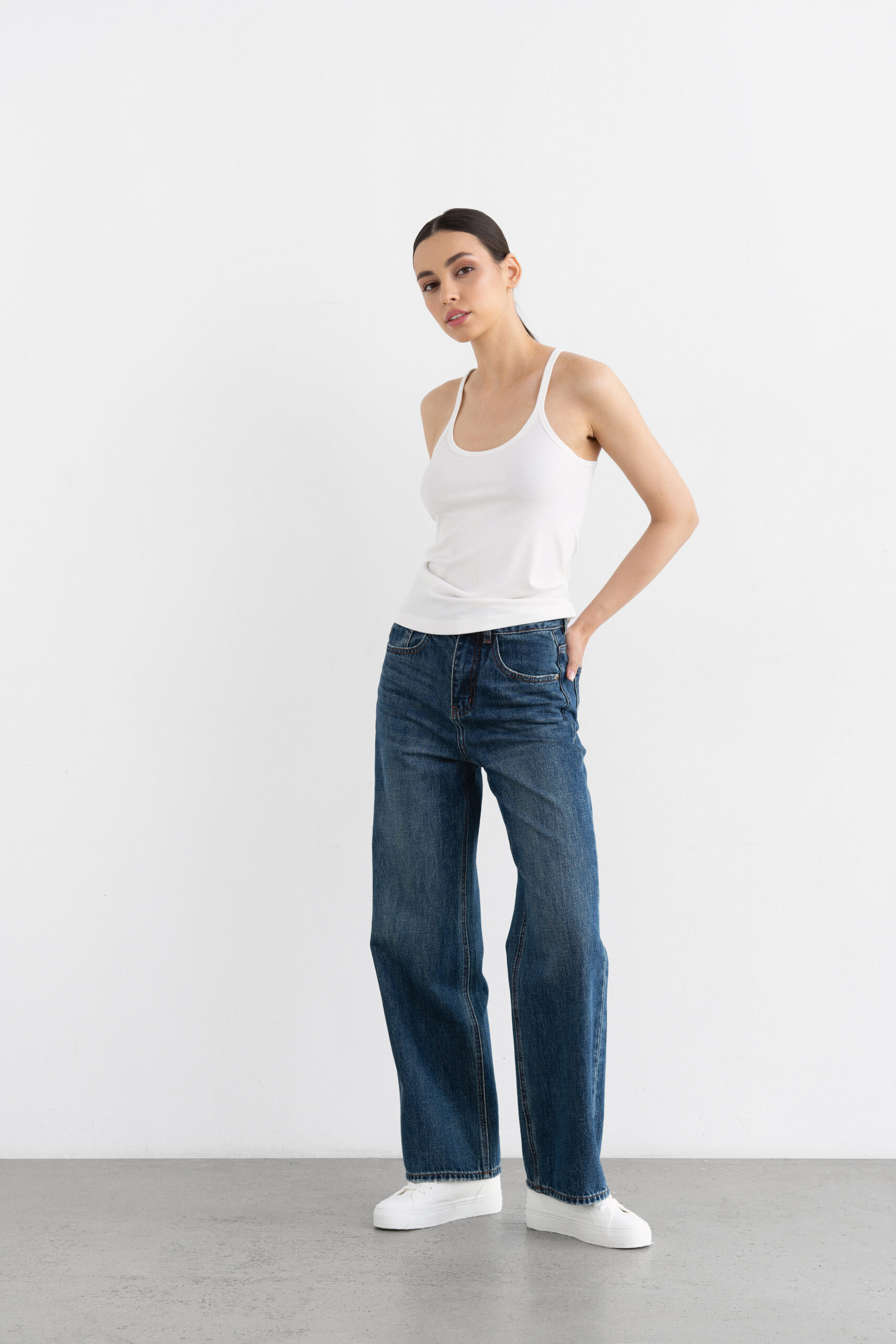 Топ спереди полный рост(белый) top-white-front