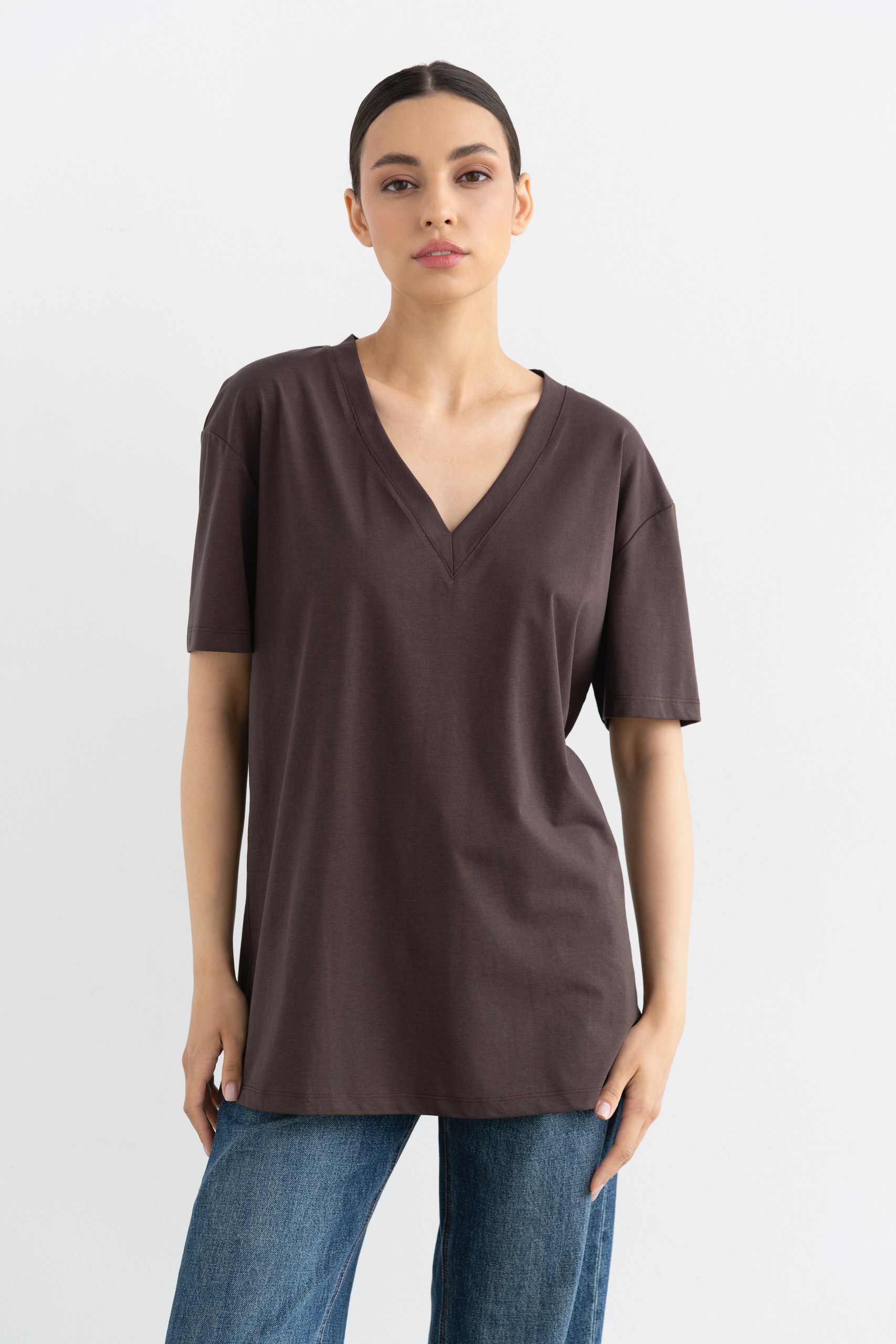 Футболка коричневая спереди